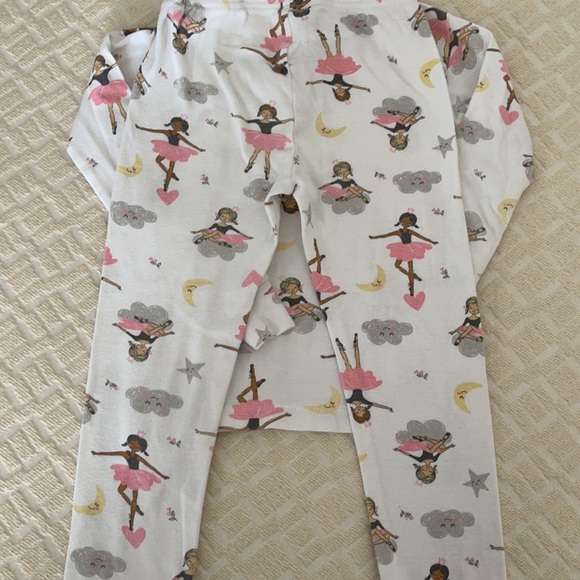 Carter’s girls size 4T pajama set - Picture 4 of 5